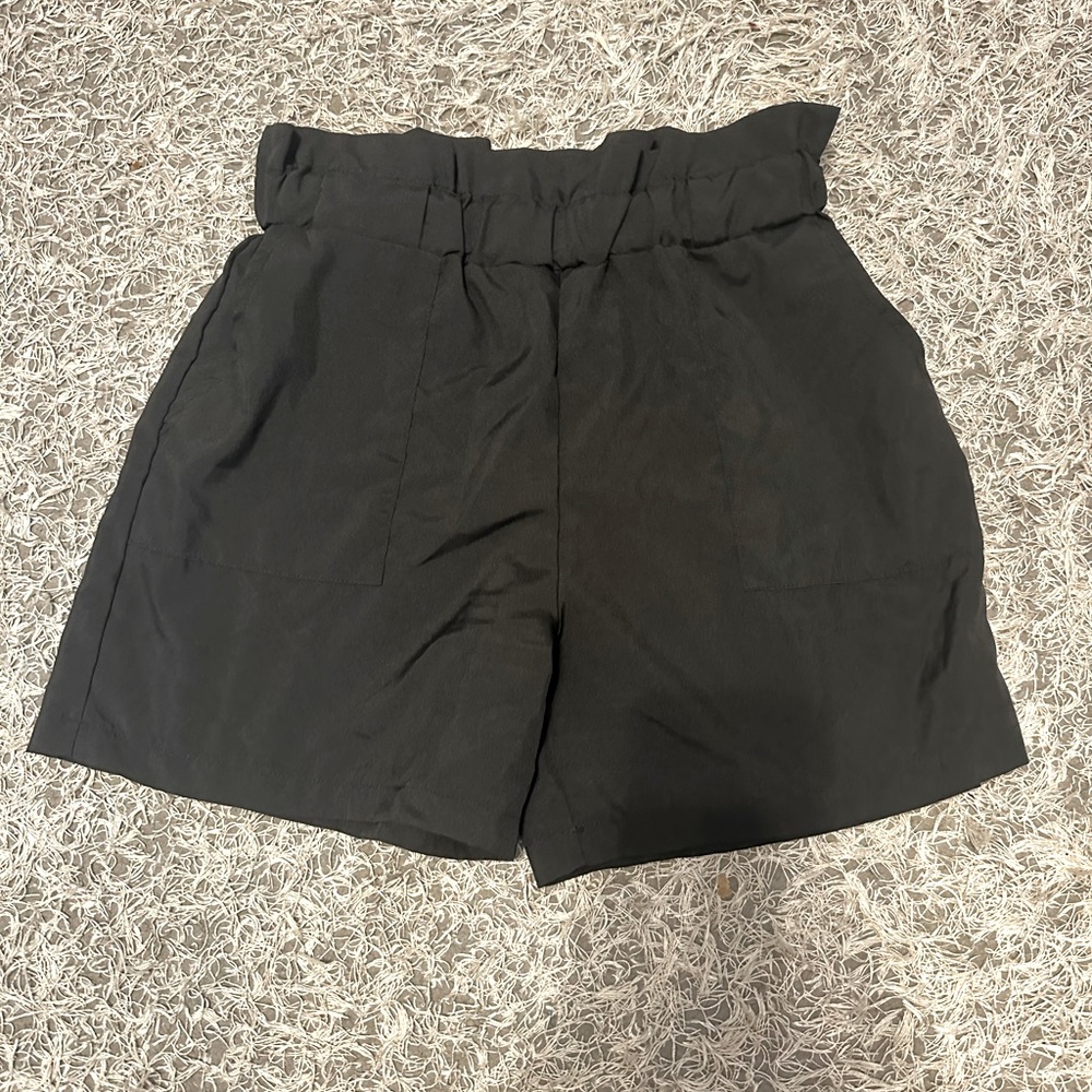 Black high waisted shorts with pockets